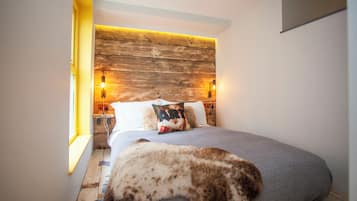 Higgihaus Apartment 2, Clare St Aparthotel | 1 bedroom, laptop workspace, iron/ironing board, free WiFi