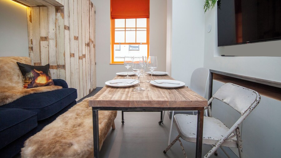 Higgihaus 26 Clare Street Aparthotel