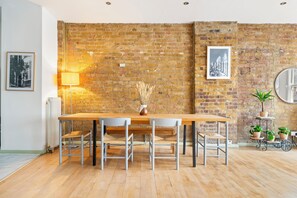 Dining - Trendy Shoreditch Pad, 5 Min Walk to Old Street (London)