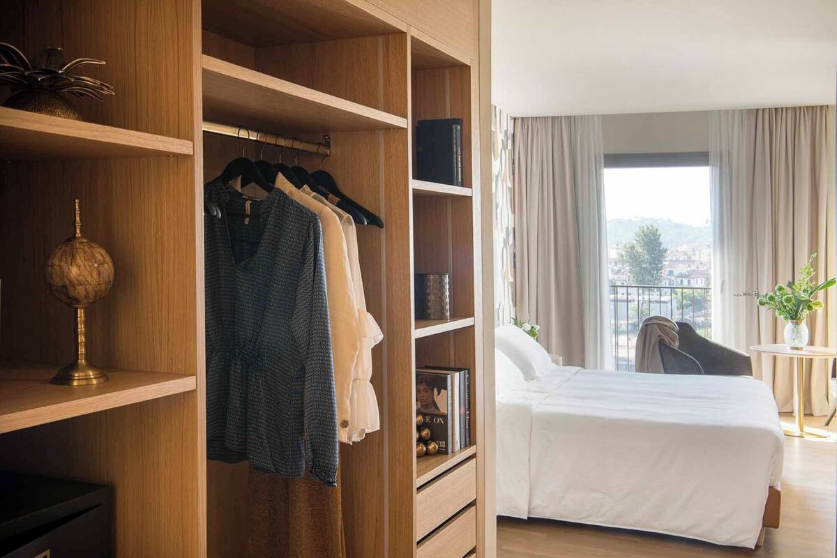 Frette Italian sheets, premium bedding, minibar, in-room safe