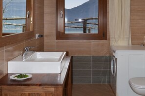 Standard House, Multiple Bedrooms, 2 Bathrooms, Mountainside (Costa Del Fuoco) | Bathroom | Separate tub and shower, bidet, towels, soap - Costa Del Fuoco (Bellano)