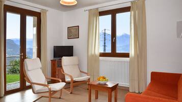 Standard-Haus, Mehrere Schlafzimmer, 2 Bäder, Bergseite (Costa Del Fuoco) | Wohnbereich