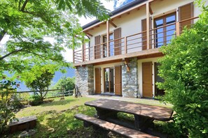 Outdoor dining - Costa Del Fuoco (Bellano)