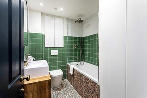 Basic Apartment | Bathroom | Bathtub, hair dryer, towels, soap