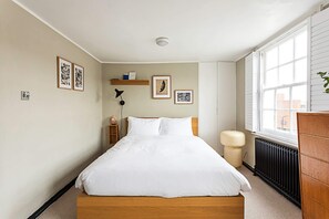 Basic Apartment | 1 bedroom, desk, laptop workspace, iron/ironing board - Gorgeous Hoxton Flat (London)