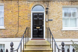 베이직 아파트 | 관광명소