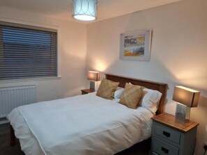 3 bedrooms - No 14 - Three-Bedroom Apartment (Wick)