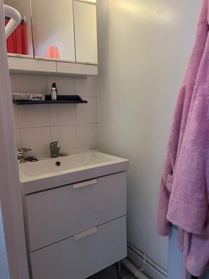 Dusche, Handtücher, Seife, Shampoo