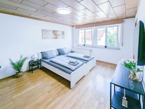 3 slaapkamers, een bureau, gratis wifi, beddengoed