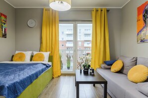 Klassiek appartement, balkon, uitzicht op stad | 1 slaapkamer, verduisterende gordijnen, een strijkplank/strijkijzer