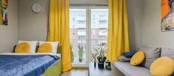 Lumina modern studio with balcony