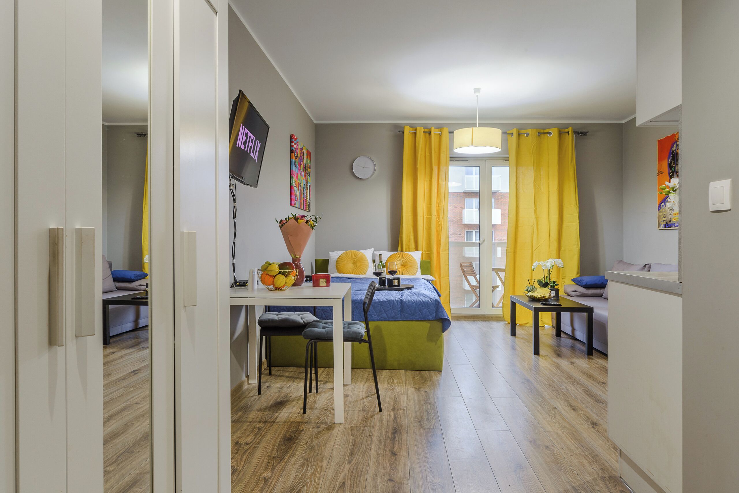 Classic-Apartment, Balkon, Stadtblick | 1 Schlafzimmer, Verdunkelungsvorhänge, Bügeleisen/Bügelbrett, Babybetten