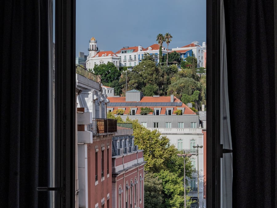 Family Quadruple Room, City View | Living area