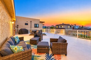 Terrace/patio - 25% Off Oct 22-25 Walk 2 Beach, Rooftop Deck View! (Oxnard)
