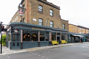 Exterior - Englefield Road by onefinestay (London)
