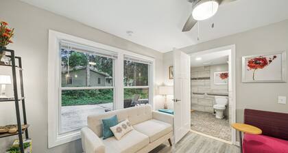 Daffodil House - Large 6 Bedroom Accessible Rental