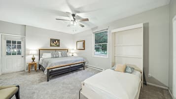 6 bedrooms, desk, iron/ironing board, travel crib