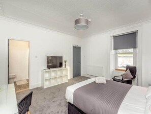 7 Schlafzimmer