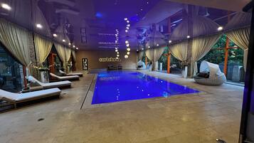 Innenpool, beheizter Pool