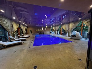 Alberca techada y alberca climatizada