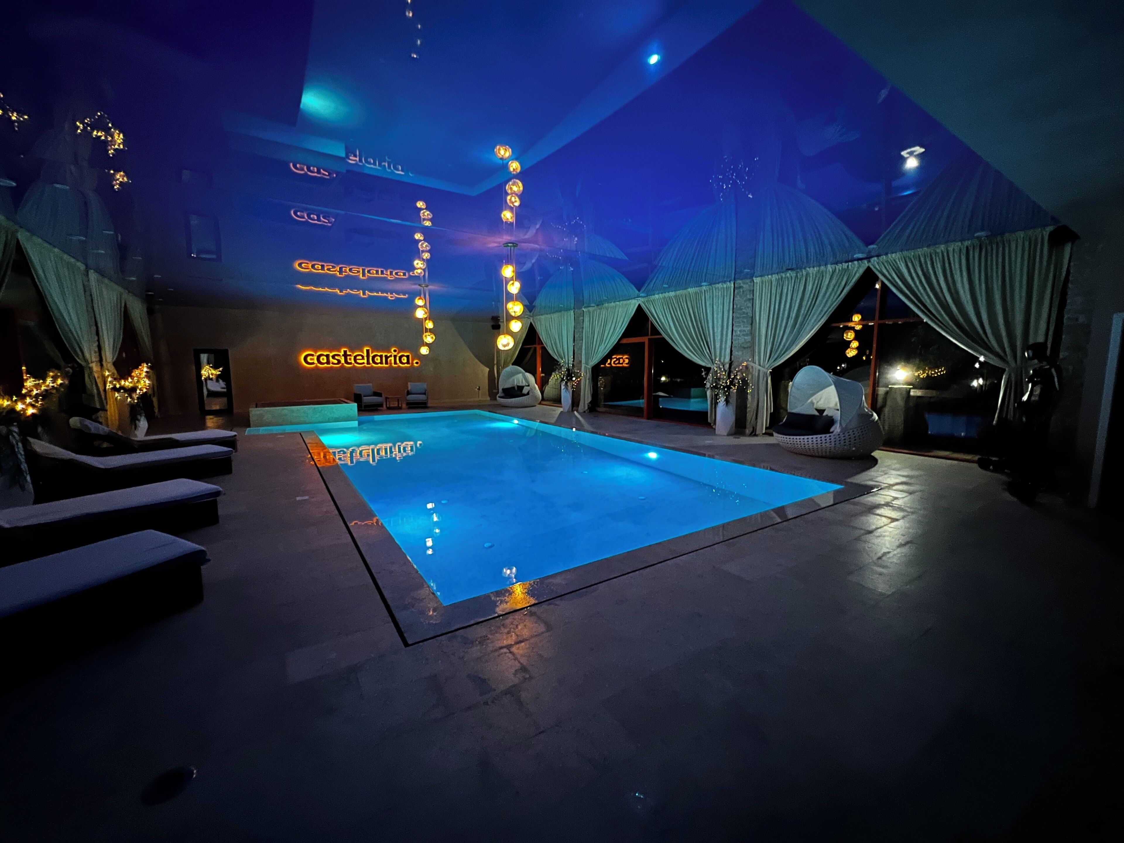 Indendørs pool, opvarmet pool