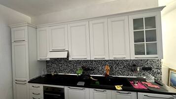 Apartment, 3 Bedrooms, Smoking | Interior