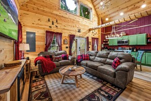 Smart TV, fireplace, video games - Less than one mile to downtown Gatlinburg in the heart of the Smokies~ (Gatlinburg)