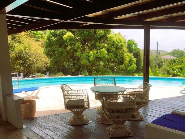Pool - 4BR Villa with swimming pool close to the Sea (Black Rock)