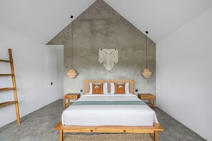 Villa, 1 slaapkamer | 1 slaapkamer, een kluis op de kamer, een bureau, een laptopwerkplek