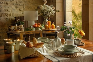Desayuno continental gratuito y diario