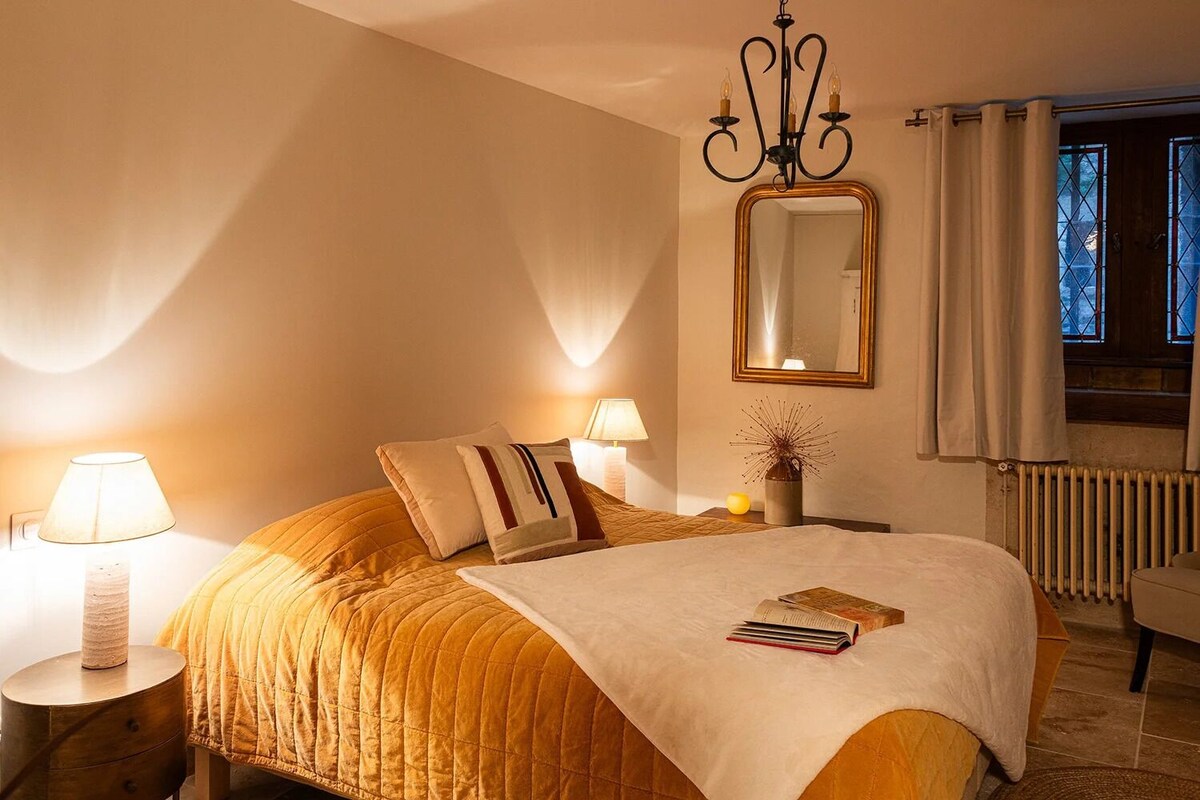 Comfort Studio, Patio, Courtyard View | WiFi (free), individually decorated, individually furnished, bed sheets