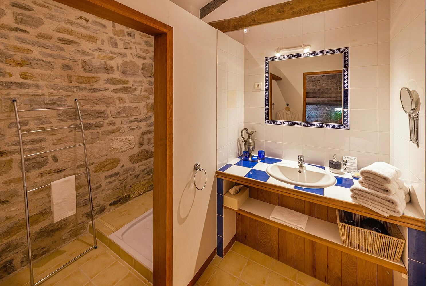 Deluxe Double Room | Bathroom