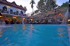 Indoor pool, outdoor pool - Hanumanalaya Villa (Siem Reap)