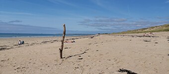 Regnéville sur Mer, gîte de La Sienne, between sea and countryside.