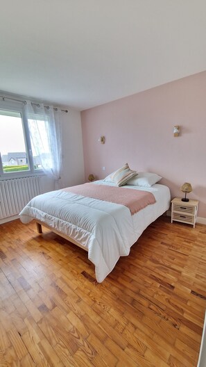 4 Schlafzimmer, Bügeleisen/Bügelbrett, Reisekinderbett, kostenloses WLAN