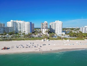 Beach nearby - 2 Bedrooms Unit OceanFront Resort The Alexander (Miami)