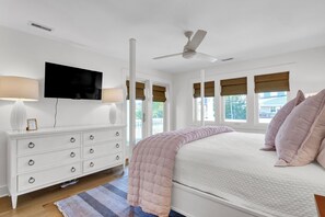 4 slaapkamers, een bureau, een strijkplank/strijkijzer, wifi