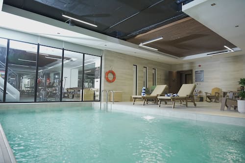 10 indoor pools