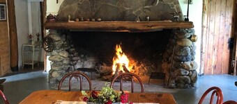 Cozy 2-bedroom house with WiFi, AC in amazing El Maiten