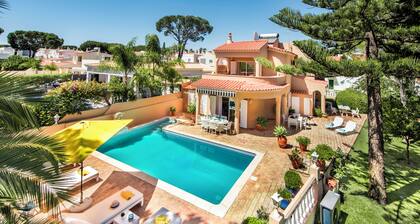 4 Bedrooms Private Pool Close To All Amenities
