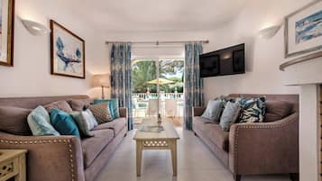 Villa, 4 Bedrooms, Accessible, Smoking | Living area