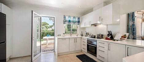 Villa, 4 Bedrooms, Accessible, Smoking | Private kitchen