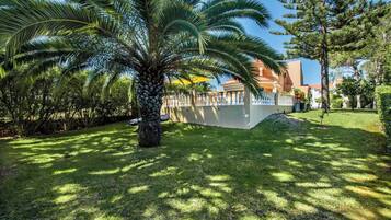 Villa, 4 Bedrooms, Accessible, Smoking | Property grounds