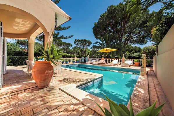 Pool - 4 Bedrooms Private Pool Close To All Amenities (Loulé)