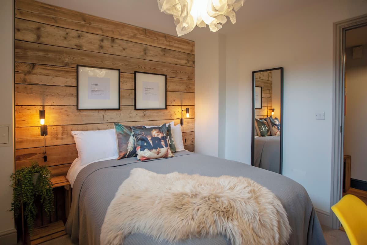 Cabot Mews 25