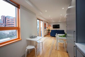 Cabot Mews 36 | Living area - Higgihaus Cabot Mews Aparthotel (Bristol)