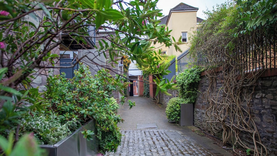 Higgihaus Cabot Mews Aparthotel