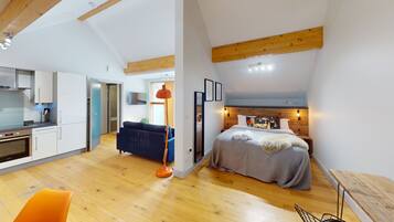 Cabot Mews 41 | 2 bedrooms, laptop workspace, iron/ironing board, free WiFi