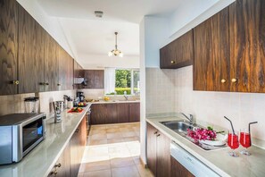 Fridge, microwave, oven, dishwasher