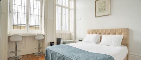 Bügeleisen/Bügelbrett, kostenloses WLAN, Bettwäsche